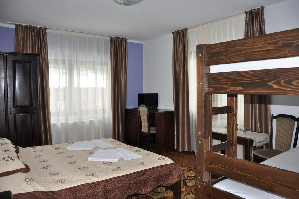 Perla Padurii Hotel Völgytanya Kültér fotó