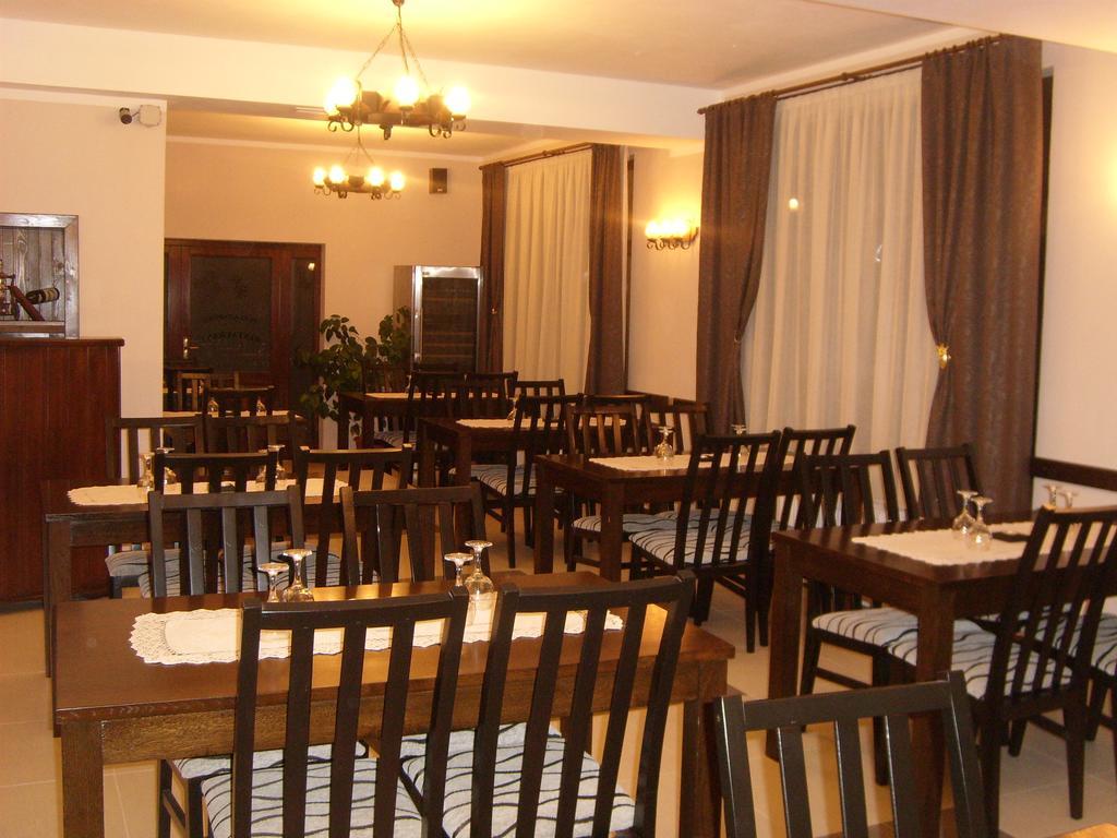 Perla Padurii Hotel Völgytanya Kültér fotó
