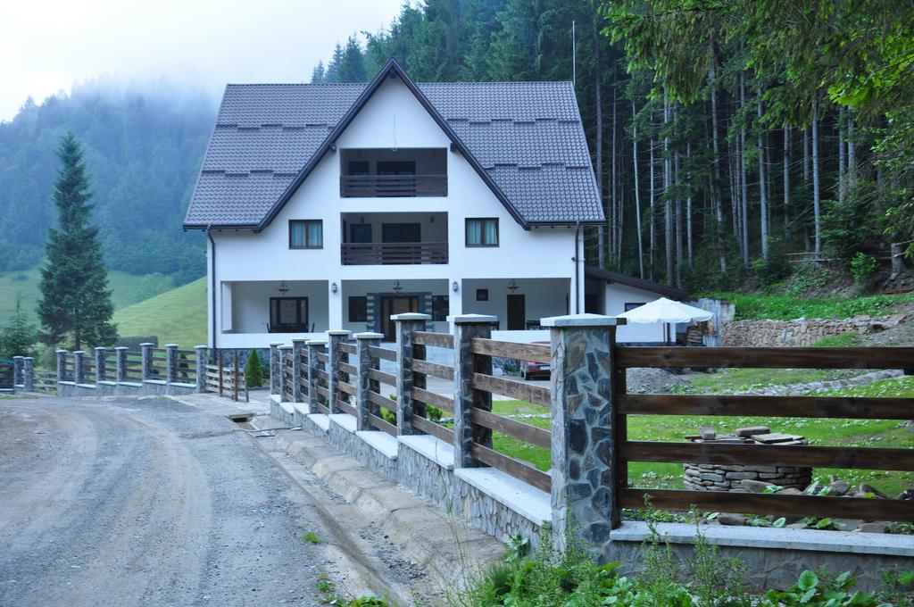 Perla Padurii Hotel Völgytanya Kültér fotó
