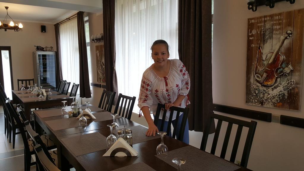 Perla Padurii Hotel Völgytanya Kültér fotó