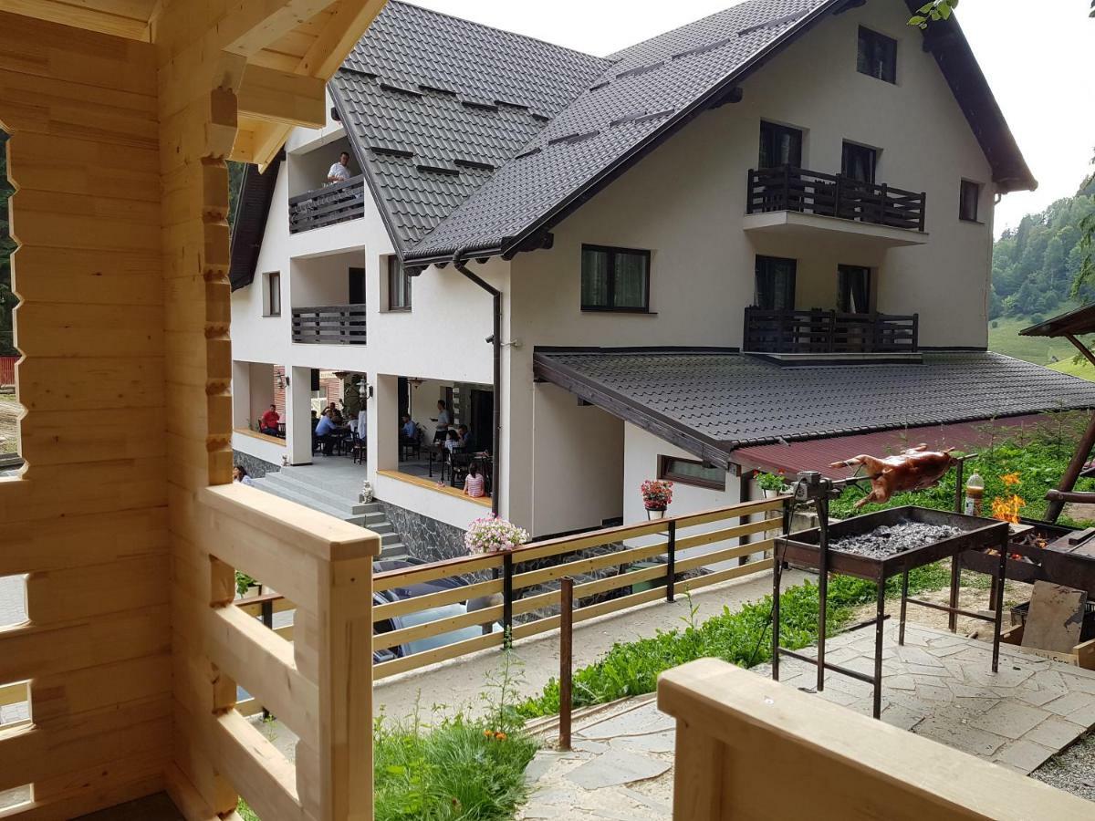 Perla Padurii Hotel Völgytanya Kültér fotó