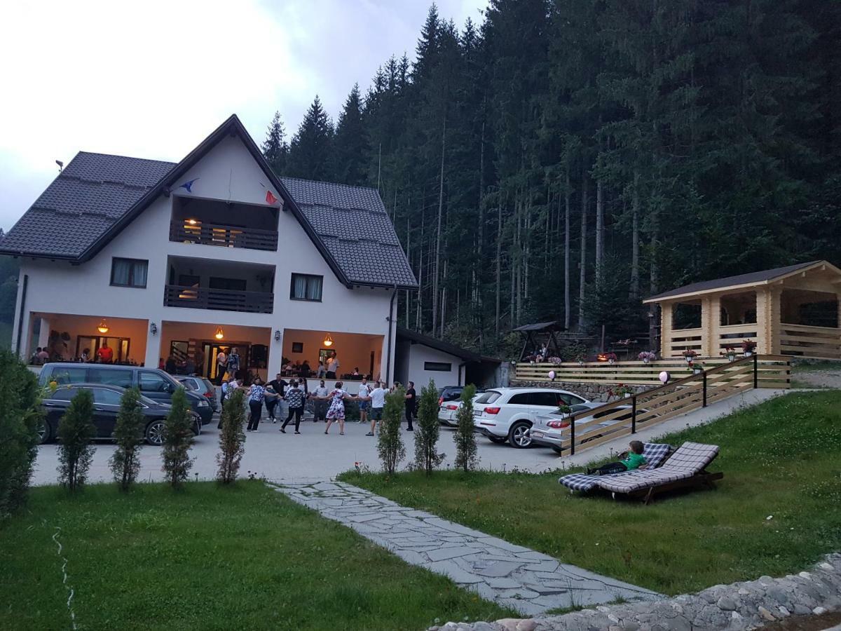 Perla Padurii Hotel Völgytanya Kültér fotó