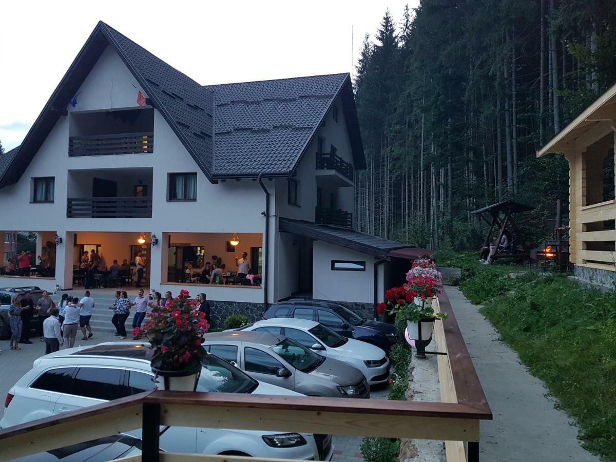 Perla Padurii Hotel Völgytanya Kültér fotó